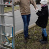 Nistkastenpflege der Gartenkinder