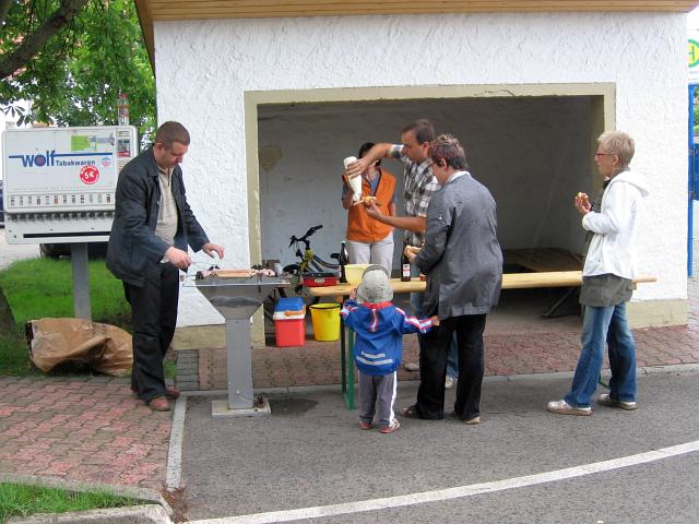 Erstes Drehen der Waidmühle mit Pferd