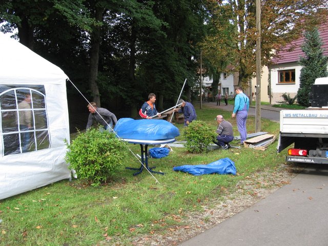Waidernte und Vorbereitung des Waidmühlenfests 2010